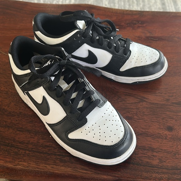 Nike Black and White low dunk pandas - Picture 3 of 6